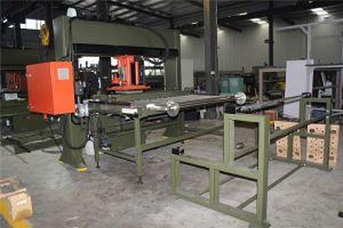 Stroj za rezanje brusnega papirja, stiskalnica za rezanje abrazivnega papirja